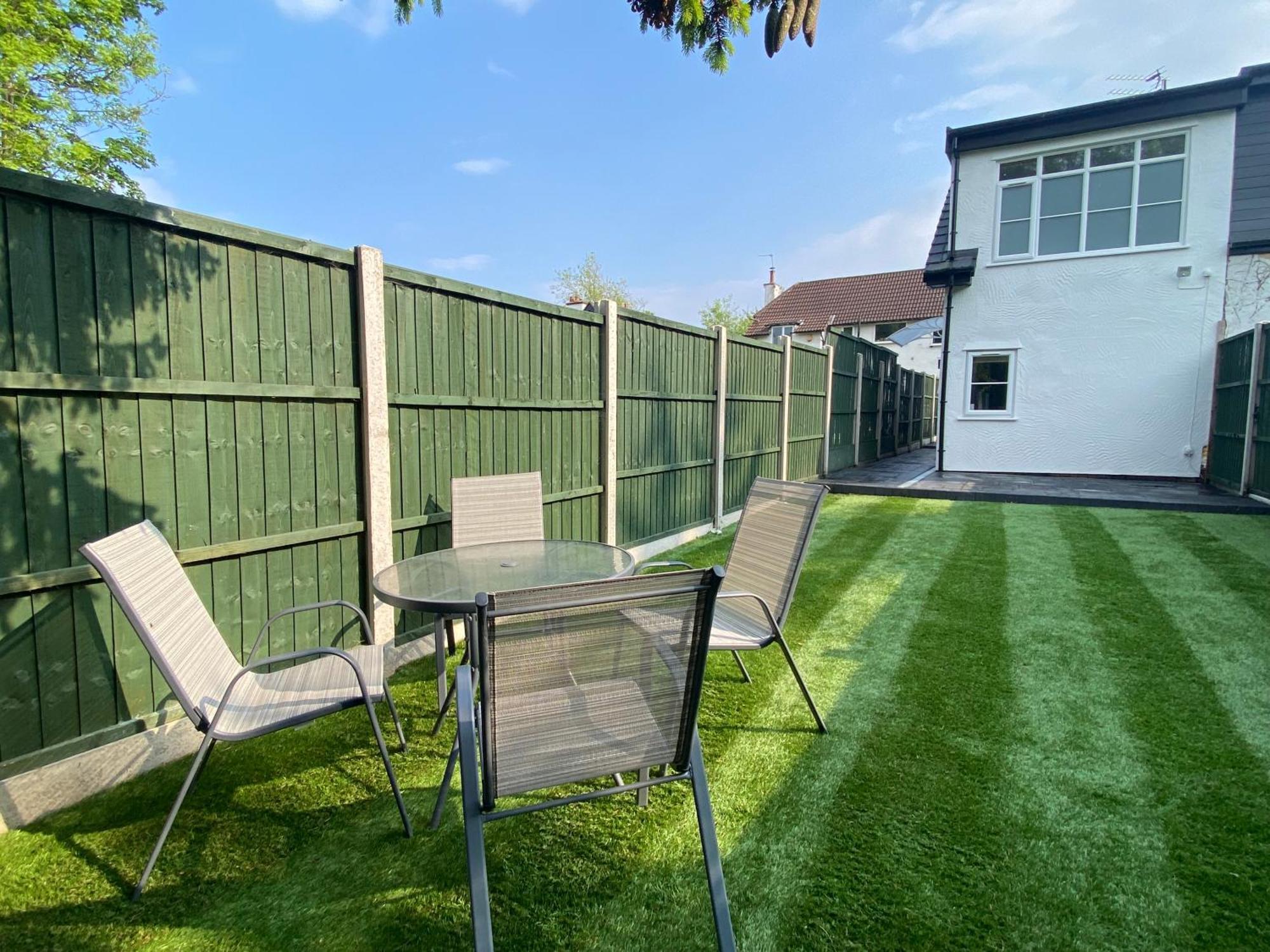The Upton Coach House Villa Birkenhead Exterior photo